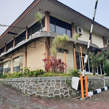 Hotel Cisarua Indah エクステリア 写真